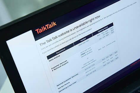 © APA/AFP/Leon Neal Computerbildschirm zeigt die Website von TalkTalk, die einen Ausfall des Webdienstes angibt