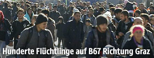 Wandernde Menschenmenge