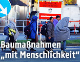 Fl&uuml;chtlinge in Spielfeld