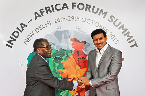 © AP/Manish Swarup Robert Mugabe und Rajyavardhan Singh Rathore