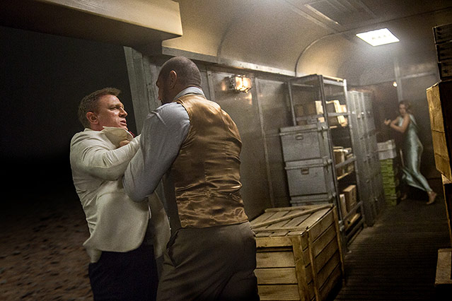 © 2015 Sony Pictures Releasing GmbH Daniel Craig (James Bond) und Dave Bautista (Mr. Hinx) in Spectre