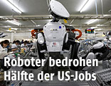 Roboterarme in einer Fabrik