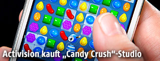 Das Spiel "Candy Crush Saga" auf einem Mobiltelefon