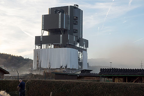 © ORF.at/Nadja Igler Hauptteil des Kraftwerks Voitsberg steht auch nach Sprengung noch