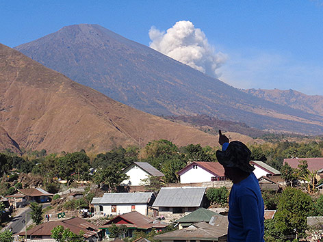 © APA/EPA Aschewolke des Vulkan Rinjani