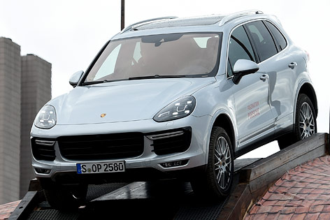 © AP/Jens Meyer Porsche Cayenne bei der IAA in Frankfurt
