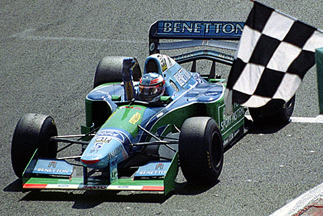 Michael Schumacher in einem Benetton-Formel1-Rennauto