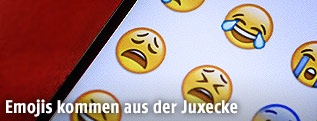Emojis auf einem Handy-Display