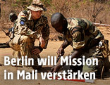 Malische und deutsche Soldaten