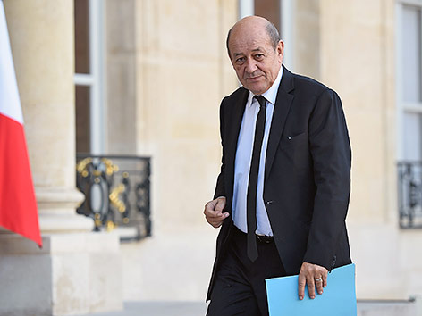 © APA/AFP/Stephane de Sakutin Frankreichs Verteidigungsminister Jean-Yves Le Drian