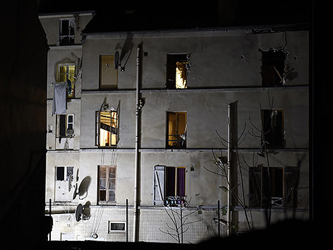 © APA/AFP/Eric Feferberg Gebäude in Paris nach der Razzia
