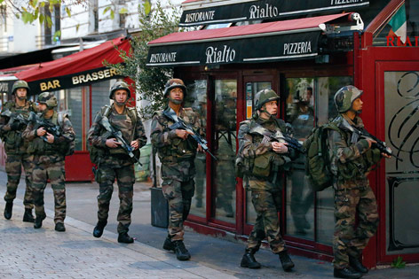 © AP/Francois Mori Soldaten in Paris