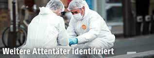 Forensiker in Paris bei der Arbeit