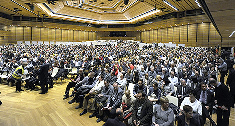 Bank-Austria-Mitarbeiter bei der Betriebsversammlung