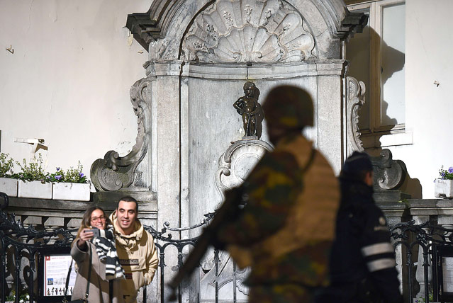 © APA/AFP/Emmanuel Dunand Touristen vor Maneken Pis