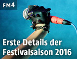Hand mit Mikrofon