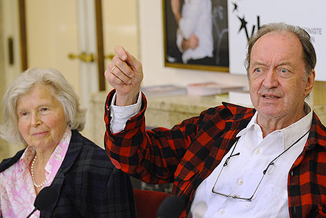 © APA/Robert Jäger Dirigent Nikolaus Harnoncourt mit Ehefrau Alice