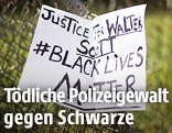 Zettel mit der Aufschrift "Justice for Walter Scott #Black Lives Matter"