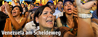 Venezuelanische Frauen bei einer Wahlveranstaltung
