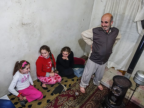Flüchtlinge in einem Rohbau im Hinterland von Beirut