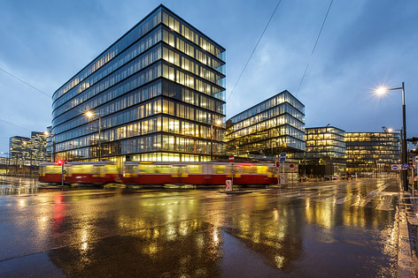 © ORF.at/Christian Öser Der beleuchtete Erste Campus