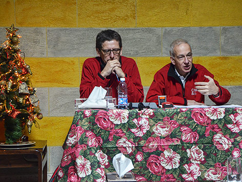 Christoph Schweifer und Michael Landauer von der Caritas Österreich bei einer Pressekonferenz