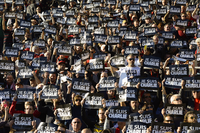 © AFP/Franck Pennant Demonstrative "Je suis Charlie"-Schilder in Toulon (Frankreich)