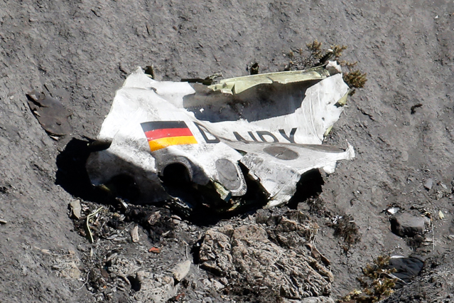 © Reuters/ Emmanuel Foudrot Bruchstücke des Germanwings-Flugzeugs