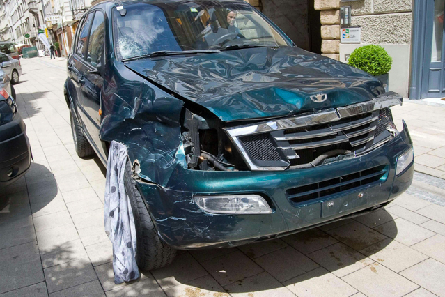 © APA/EPA/Elmar Gubisch Zerstörtes SUV des Amokfahrers