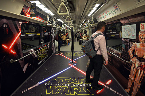 © APA/AFP/Mohd Fyrol Star-Wars-Werbung in Zug