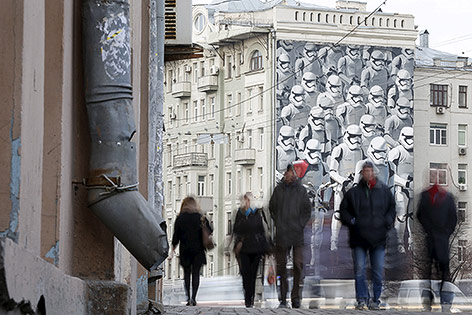 © Reuters/Maxim Shemetov Star-Wars-Werbeplakat in Moskau