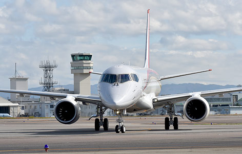 Der Mitsubishi Regional Jet (MRJ) am Flughafen Nagoya
