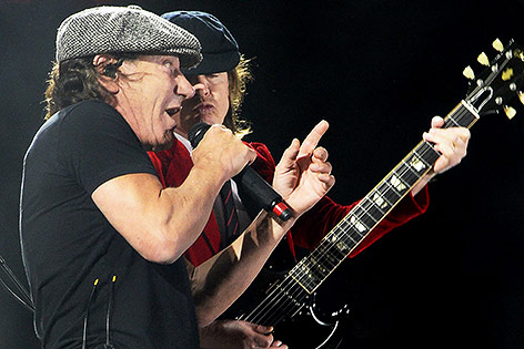 © APA/AFP/Robyn Beck Brian Johnson und Angus Young von AC/DC