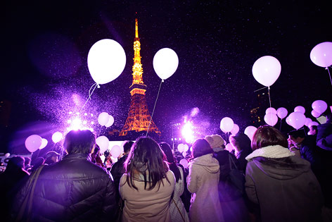 © AP/Eugene Hoshiko Neujahrsfeiern in Tokio