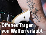 Ein Revolver am Gürtel