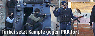 Polizisten einer türkischen Spezialeinheit in Diyarbakir