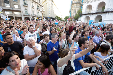 © APA/AP/Victor R. Caivano Hunderte Demonstranten in Buenos Aires