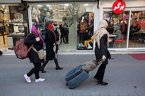 © APA/AFP/Atta Kenare Menschen auf der Straße in Teheran