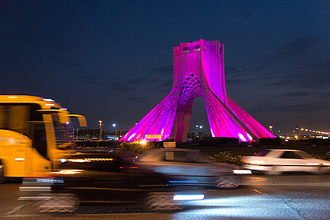 © Corbis/Michel Setboun Freiheitsturm in Teheran