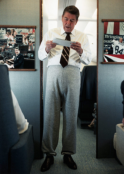 © Corbis/Bettmann/Michael Evans Ronald Reagan trägt eine Jogginhose