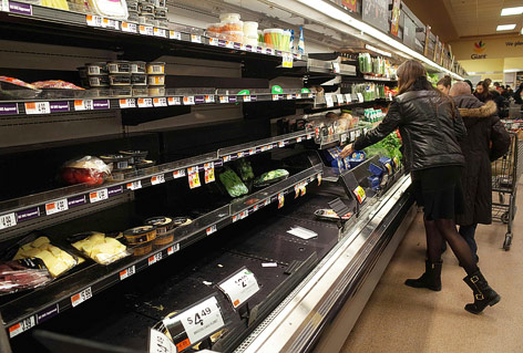 © APA/AFP/Mandel Ngan Halbleere Regale in einem Supermarkt in Washington