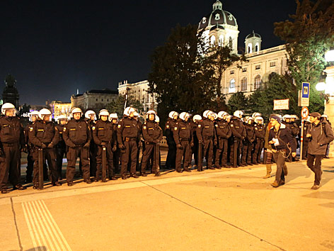 Demos gegen rechten Akademikerball