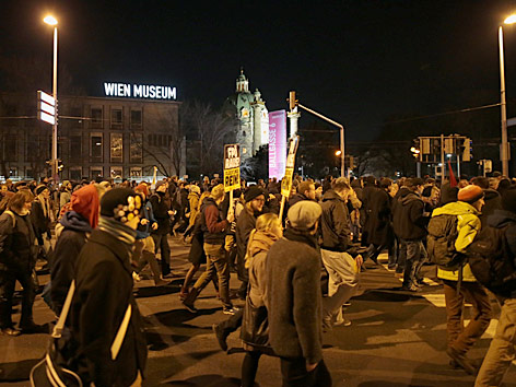 Demos gegen rechten Akademikerball