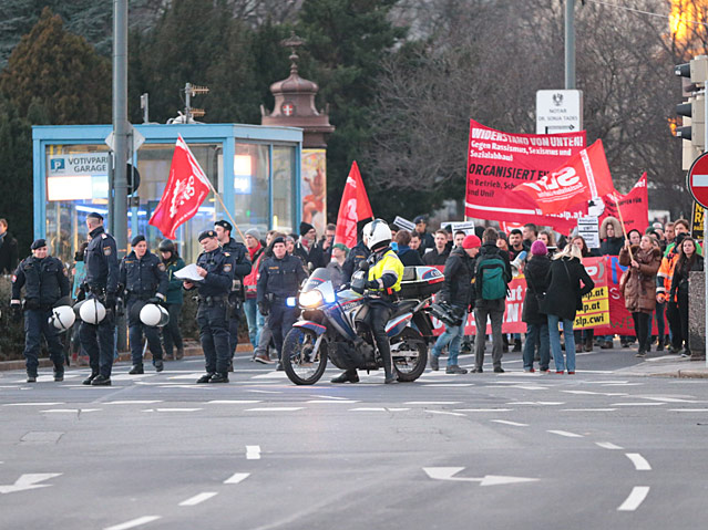 Start der Demo gegen den rechten Akademikerball