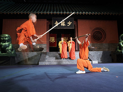© Manfred Weihs Shaolin-Schüler beim Kämpfen
