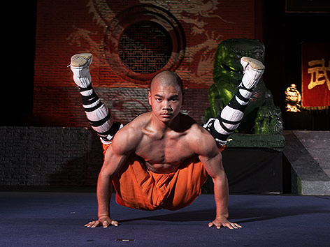 © Manfred Weihs Shaolin-Schüler beim Kämpfen