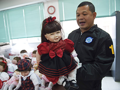 © APA/AFP/Christophe Archambault Kinderpuppen in Thailand