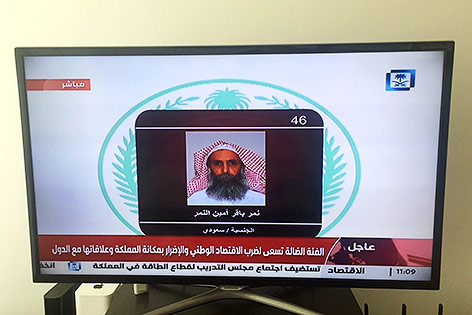 © APA/AP/Jon Gambrell Fernseher zeigt Bild des schiitischen Scheichs Nimr al-Nimr