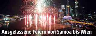 Feuerwerk über Marina Bay in Singapur