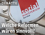 Logo an einem Sozialamt in Wien